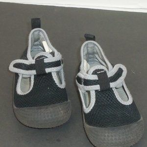 Kid's Cat & Jack Black/Gray Mesh Rubber Toed  Water Shoes Size 7